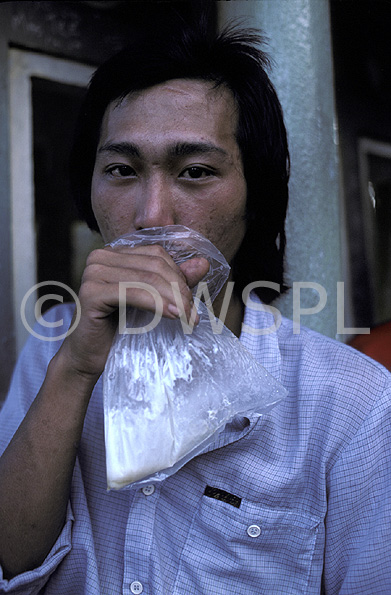 stock photo image: Singapore, asia, asian, people, poison, poisons, addict, addicts, addiction, glue, glue-sniffing, glue sniffing, inhalant, inhalants, inhalant abuse, drug, drugs.