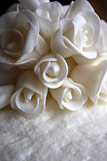 Marriage, marriages, wedding, weddings, food, cake, cakes, wedding cake, wedding cakes, icing, iced, rose, roses, ceremony, ceremonies.