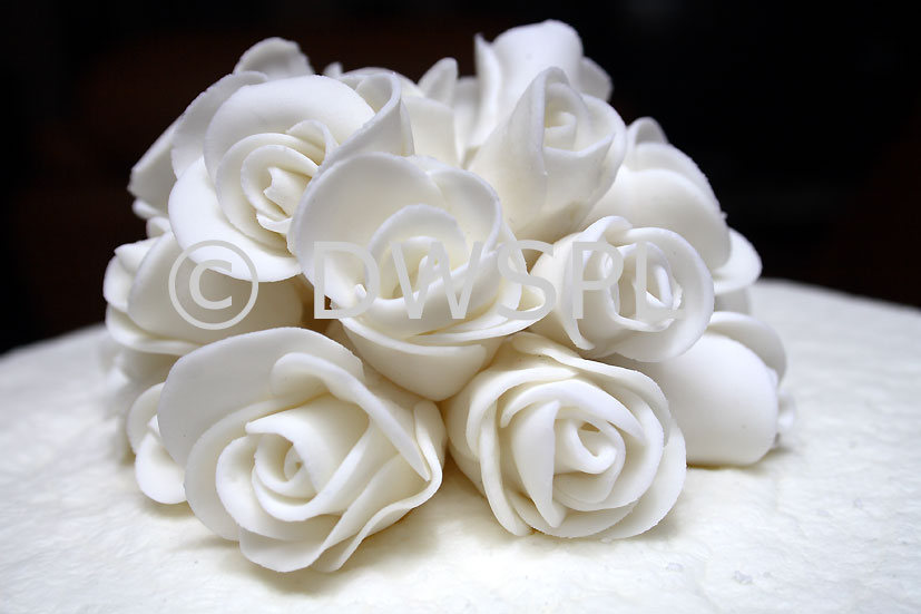 stock photo image: Marriage, marriages, wedding, weddings, food, cake, cakes, wedding cake, wedding cakes, icing, iced, rose, roses, ceremony, ceremonies.