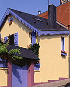 France, french, architecture, le havre, normandy, port, ports, seine, river seine, english channel, river, rivers, havre, house, houses, housing, gate, gates, chimney, chimneys, footpath, footpaths, path, paths, pathway, pathways, roof, roofs, rooves, AB67,
