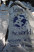 Australia, New South Wales, sydney, pollution, rubbish, garbage, littered, litter, litters, littering, bag, bags, australia day, australia day clean up, clean, cleans.