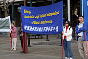 Australia, New South Wales, sydney, rally, rallies, olympics, sign, signs, chinese, protest, protests, protestors, protestors, law court, law courts, court, courts.
