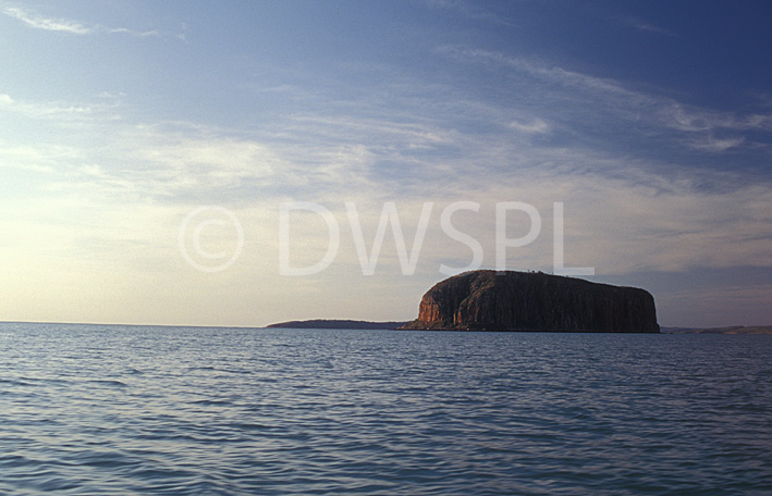 stock photo image: Australia, WA, Western Australia, kimberleys, the kimberleys, coast, coasts, coastline, coastlines, bay, bays, doubtful, doubtful bay, island, islands, steep, steep island.