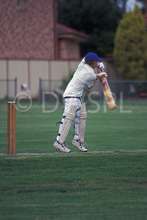 stock photo image: Sport pictures, Sports, swing, swings, cricket, cricket game, cricket games, men, man, bat, bats, cricket bat, people, cricket bats, ball, balls, cricket ball, cricket balls, outdoors.