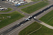 England, london, heathrow, heathrow airport, plane, planes, aeroplane, aerogplanes, aircraft, aircrafts, runway, runways, aerial, aerials, AB71,