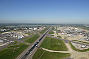 England, london, heathrow, heathrow airport, plane, planes, aeroplane, aerogplanes, aircraft, aircrafts, runway, runways, aerial, aerials, AB71,
