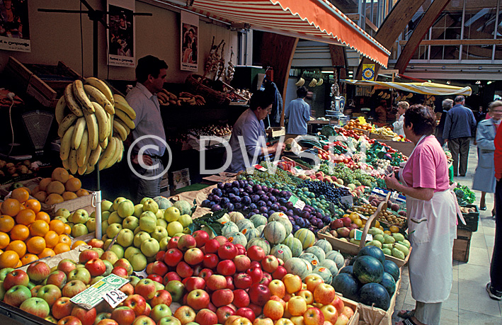 stock photo image: France, quimper, bretagne, market, markets, market stall, market stalls.