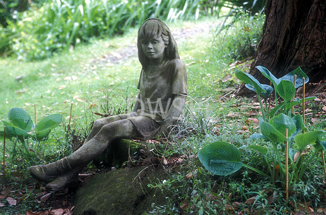 stock photo image: Garden, gardens, statue, statues, garden statue, garden statues, girl, girls, female, females, child, children.