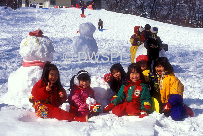 stock photo image: Asia, japan, sapporo, snow, snow scene, snow scenes, winter, people, child, children, asian, asians, asian child, asian children, snowman, snowmen, hat, hats, mitten, mittens, outdoors, Royalty Free Image