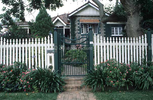 stock photo image: Architecture, house, Houses, housing, garden, gardens, fence, fences, picket fence, picket fences, australia, sydney, nsw, new South Wales.