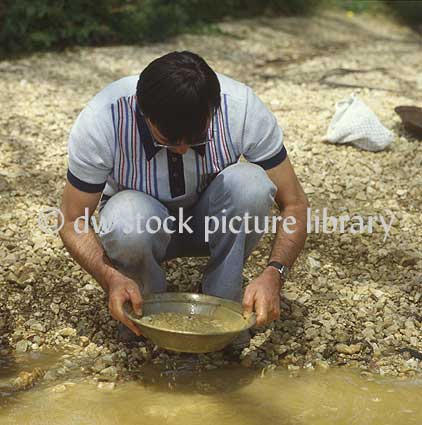 stock photo image: Man, Men, Male, Males, pan, pans, panning, gold pan, gold pans, gold panning, gold panner, gold panners, panning for gold, gold, creek, creeks, stream, streams, australia, outdoors, water, outdoors.