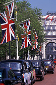 Europe, Western Europe, UK, Britain, British Isles, England, United Kingdom, Great Britain, London, taxi, taxis, cab, cabs, taxi cab, taxi cabs, flag, flags, english, union jack, union jacks, car, cars, vehicle, vehicles, mall, the mall, FF25,