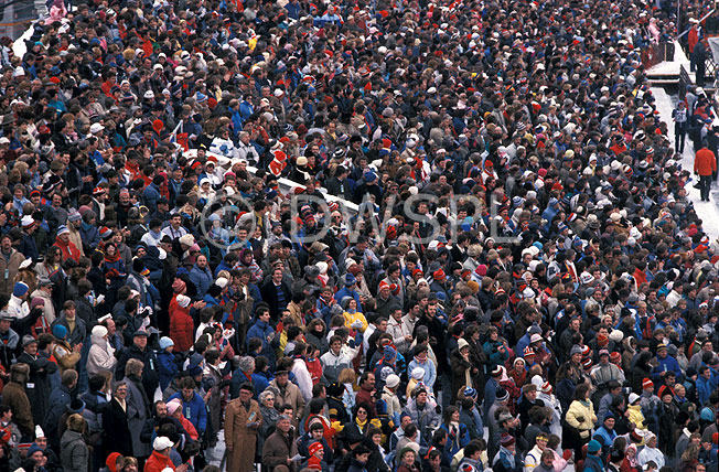 stock photo image: Australia, people, crowd, crowds.