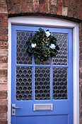 Architecture, house, houses, housing, door, doors, wreath, wreaths, christmas, christmas scene, christmas scenes.