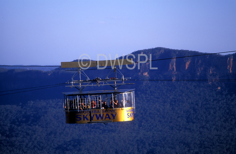 stock photo image: Australia, New South Wales, blue mountains, great dividing range, Katoomba, cable car, cable cars, cablecar, cablecars, skyway, skyways, Katoomba scenic skyway, mountain, mountains.