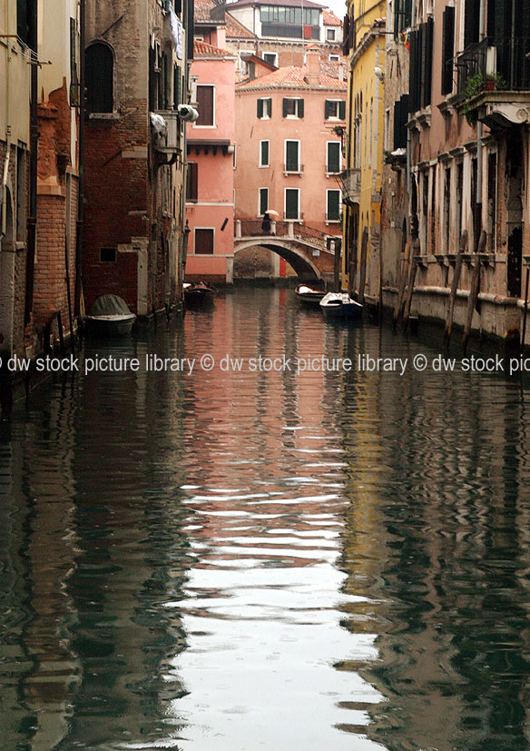 stock photo image: Italy, venice, water, house, houses, housing, canal, canals, reflection, reflections, architecture, italian.