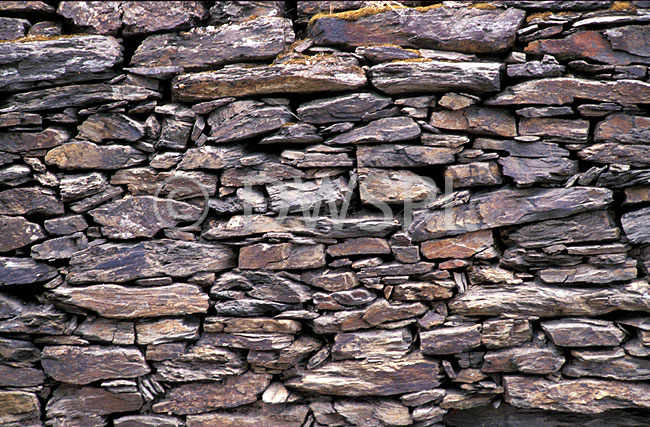 stock photo image: Garden, gardens, wall, walls, garden wall, garden walls, rock, rocks.