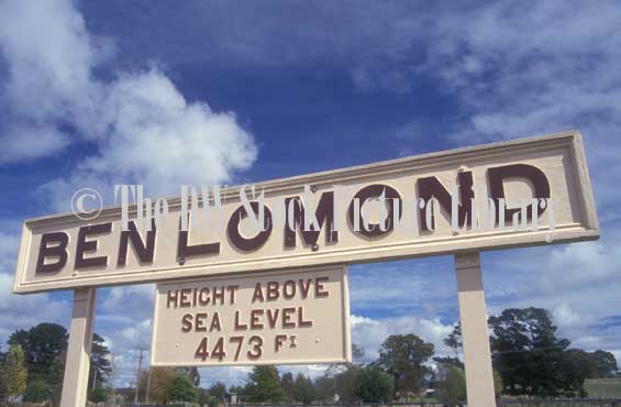 stock photo image: Australia, New South Wales, ben lomond, ben lomond railway station, railway station, railway stations, sign, signs, railway sign, railway signs, sea level.