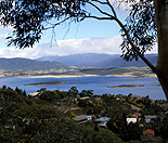 Australia, New South Wales, Jindabyne, Lake jindabyne, water, lake, lakes, tree, trees, great dividing range, tree, trees, house, houses, housing, snowy mountains.