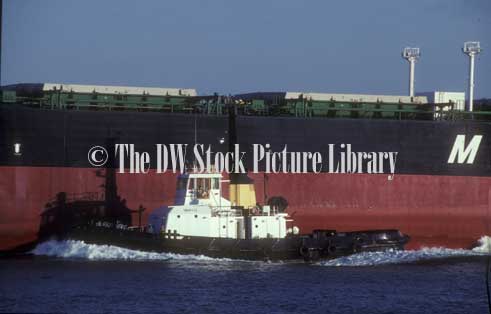 stock photo image: Australia, New South Wales, Newcastle, Newcastle Harbour, transport, transportation, vehicle, vehicles, ship, ships, shipping, vessel, vessels, cargo ship, cargo ships, tug, tugs, tugboat, tugboats, tug boat, tug boats, boat, boats, boating.