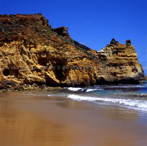 stock photo image: Australia, vic, victoria, cove, coves, childers cove, warrnambool, cliff, cliffs, beach, beaches, seashore, seashores, shoreline, shorelines, sand.