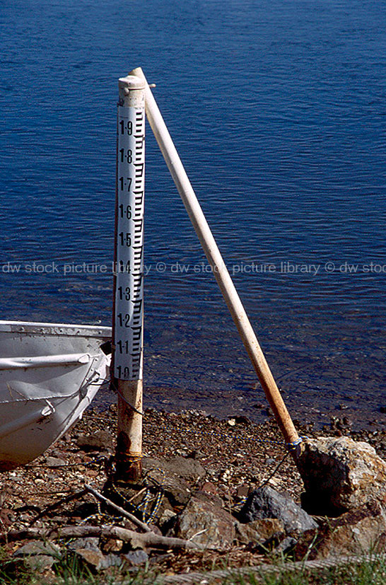 stock photo image: Australia, river, rivers, water, marker, markers, depth, depth marker, depth markers, water level, water levels, jetty, jetties, pier, piers, measure, measures, measuring, measuring stick, measuring sticks, water height, flood, flood marker, flood markers.