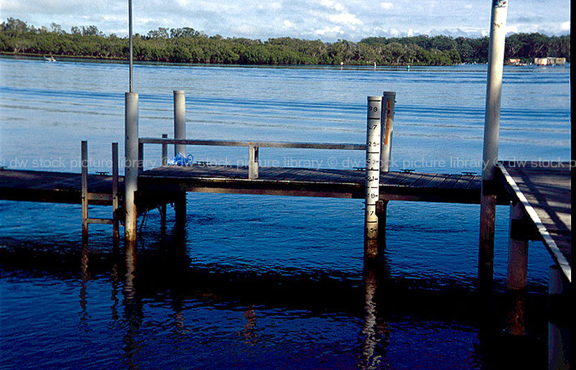 stock photo image: Australia, river, rivers, water, marker, markers, depth, depth marker, depth markers, water level, water levels, jetty, jetties, pier, piers, measure, measures, measuring, measuring stick, measuring sticks, water height, boat, boats, boating, flood, flood marker, flood markers.
