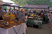 Australia, qld, queensland, eumundi, eumundi market, eumundi markets, market, markets, stall, stalls, market stall, market stalls, table, tables, table cloth, table cloths, tablecloth, tablecloths.