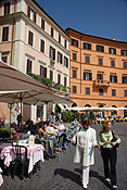 Europe, Italy, Italian, architecture, Rome, piazza, navona, piazza navona, café, cafes, umbrella, umbrellas, table, tables, FF25,